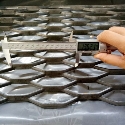 Galvanis 3.0lbs Expanded Metal Mesh Anti Skid Platform Grating Floorings