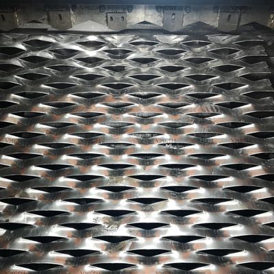 Dekorasi Bangunan Aluminium PVDF Memperluas Perlindungan Korosi Jaring Logam