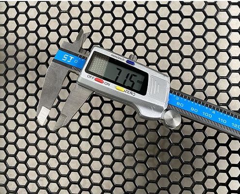 Lembaran Logam Berlubang Persegi Galvanis Aluminium 2mm Ukuran 4x8 Kaki