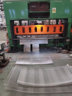 Wire Mesh Berlian Warna Dilapisi Bubuk Mengangkat Logam Diperluas Galvanis Untuk Pagar Keamanan Dalam Ruangan
