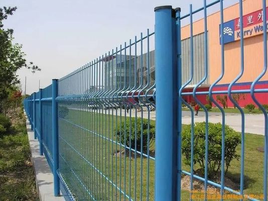 Pagar Kawat Jaring Logam Lapis Bubuk 3D dengan Tiang Persegi Bulat