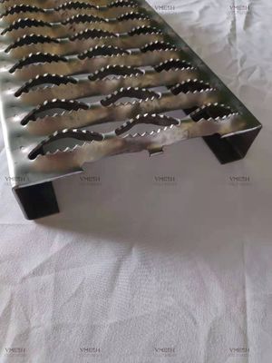 Galvanized Steel Diamond Grip Grating Untuk Jalan Lintas Keamanan Industri