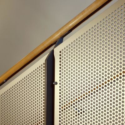 Lembaran Jaring Logam Berlubang Galvanis Lubang Bulat 1mm Dekoratif