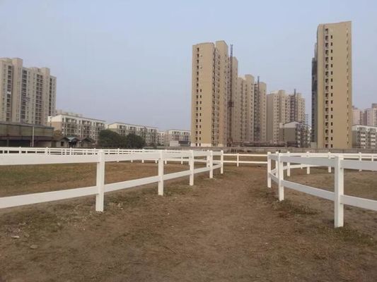 Stabil Putih Hitam Warna PVC Paving Rel Ranch Paddock Paving Kuda