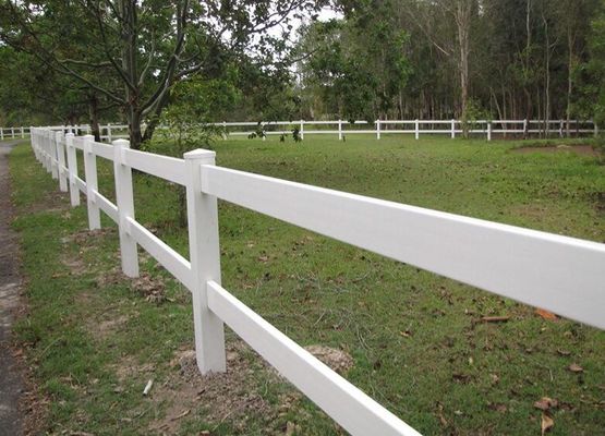 Stabil Putih 3 Rel Desain Pagar PVC Plastik Vinyl Peternakan Pagar Kuda Paddock
