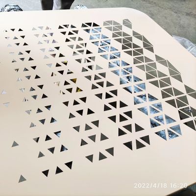 Disesuaikan Desain Baru Stainless Steel Perforated Metal Sheet Untuk Bangunan Luar