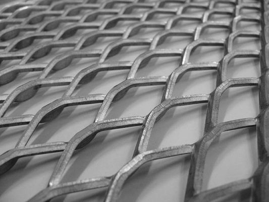 Heavy Duty Hot Dip Galvanized Steel Expanded Metal Diamond Mesh untuk jalan kaki yang aman