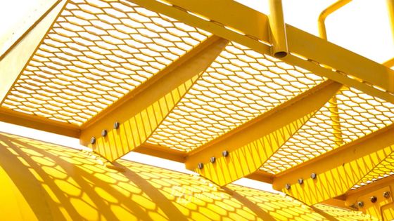Heavy Duty Hot Dip Galvanized Steel Expanded Metal Diamond Mesh untuk jalan kaki yang aman