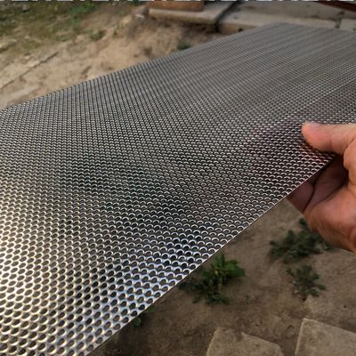 Lapisan PVDF Persegi Arsitektur Panel Aluminium Berlubang Lembar Perforasi Logam Dekoratif