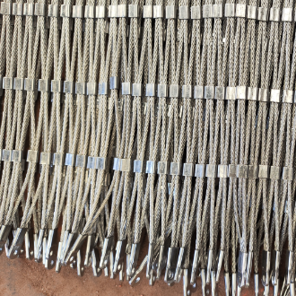 Stainless Steel 304 Wire Rope Mesh Kekuatan Tinggi 50 * 50 Mesh Pembukaan Struktural Kabel Mesh