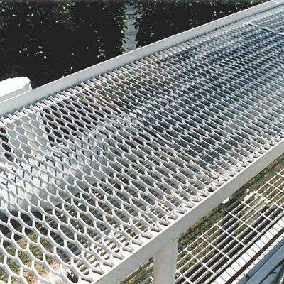 Besi Karbon 4mm Lubang Hexagon Jaring Logam Ekspansi Tugas Berat
