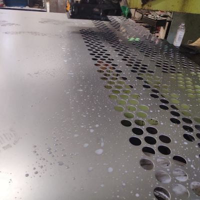 Dekorasi Fasad Metal Mesh Perforated Aluminium Desain Lubang Disesuaikan