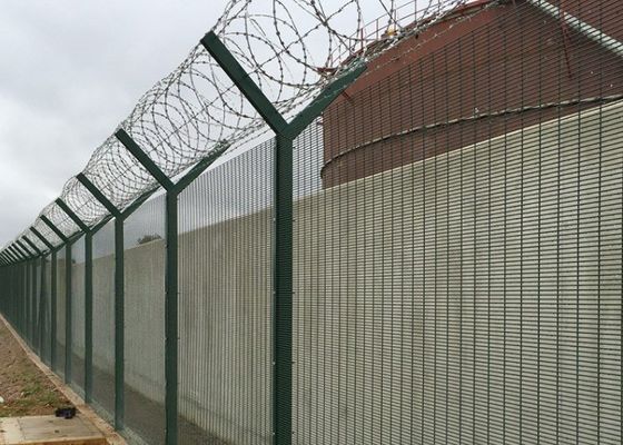Y Square Post Galvanized Wire Mesh Pagar dengan Razor Wire 4.0mm 4.5mm