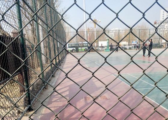 Pagar Kawat Jaring Galvanis Hitam Lapis PVC untuk Lapangan Olahraga