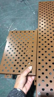 Lembaran Logam Berlubang Aluminium untuk Langit-Langit Dekoratif Hitam Hijau Emas