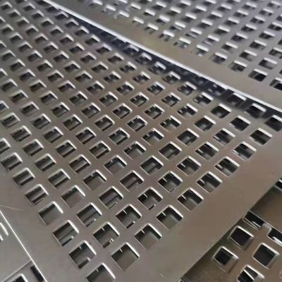 PVDF Dekoratif Aluminium Square Hole Perforated Metal Mesh Untuk Tirai Dinding