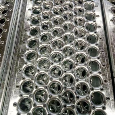 Bentuk Lubang Berlian Hdg Grip Strut Safety Grating Tangga Tapak Baja Anti Slip