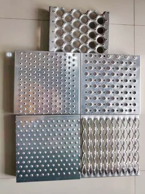 Bentuk Lubang Berlian Hdg Grip Strut Safety Grating Tangga Tapak Baja Anti Slip