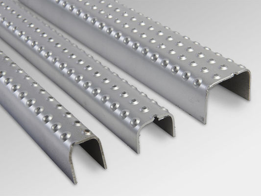Ketahanan Selip 2.5mm Tebal Tangga Tangga Logam Aluminium Galvanis