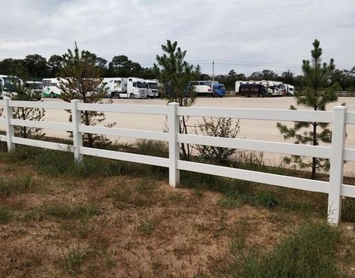Putih 3rails PVC Horse Fence Stabil Plastik Horse Field Fencing