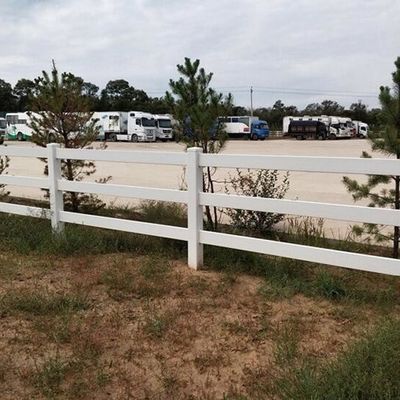 Warna putih 3rails 4rails Plastik Horse Fence Vinyl Farm Fence Untuk Aman