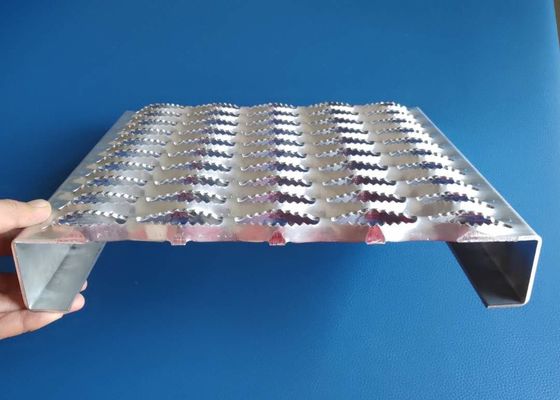 Perisai Keamanan 2,0 mm 2,5 mm Diamond Hole Aluminium Grip Strut Walkway