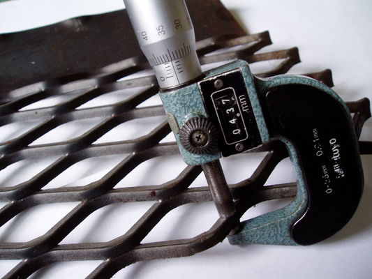 2-8mm Expanded Galvanized Steel Mesh Untuk ketahanan slip Walkway