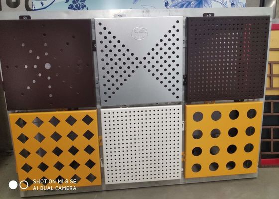 Dinding Tirai Fasad Mesh Logam Berlubang 10% -50% Area Terbuka OEM ODM