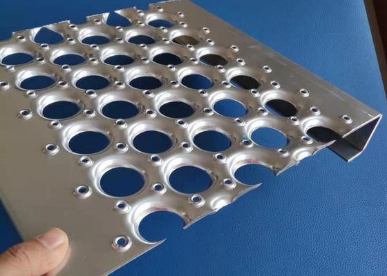 Anti Slip Rooftop Perf O Grip Safety Grating 0.5m 0.55m 0.6m Lebar