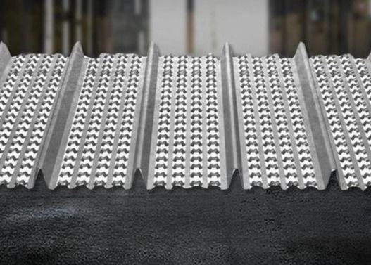 Bekisting Rib Tinggi Logam Galvanis Untuk Jarak Rib 90mm Beton