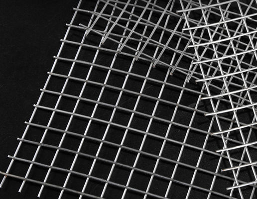 Pengukur Berat 2x2 Steel Mesh Panels Ukuran Lubang Kecil 25 * 25mm Dekoratif