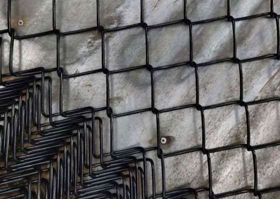 Pvc Coated Black Galvanized Chain Link Pagar Bentuk Berlian Lapangan Olahraga Wire Mesh