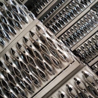 Diamond Hole Grip Span Safety Grating Galvanized Steel Anti Slip Untuk Walkway Plank